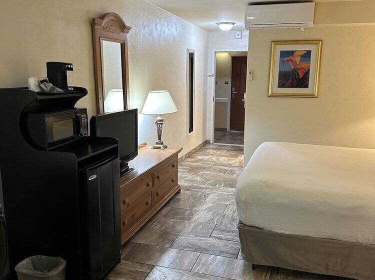 Ramada Hotel & Conference Center By Wyndham Las Cruces