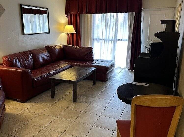 Ramada Hotel & Conference Center By Wyndham Las Cruces