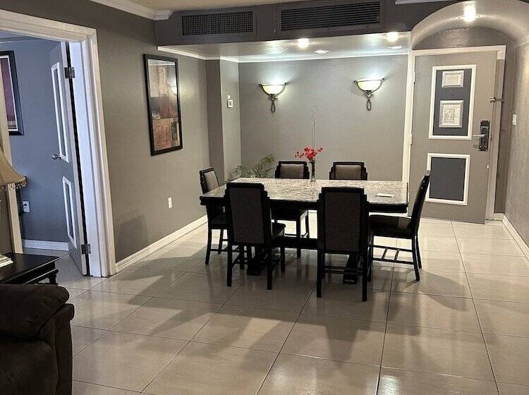 Ramada Hotel & Conference Center By Wyndham Las Cruces