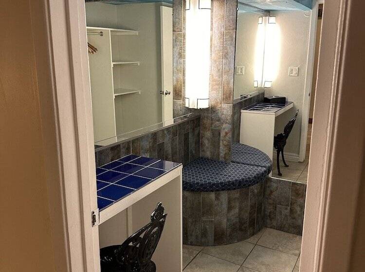 Ramada Hotel & Conference Center By Wyndham Las Cruces