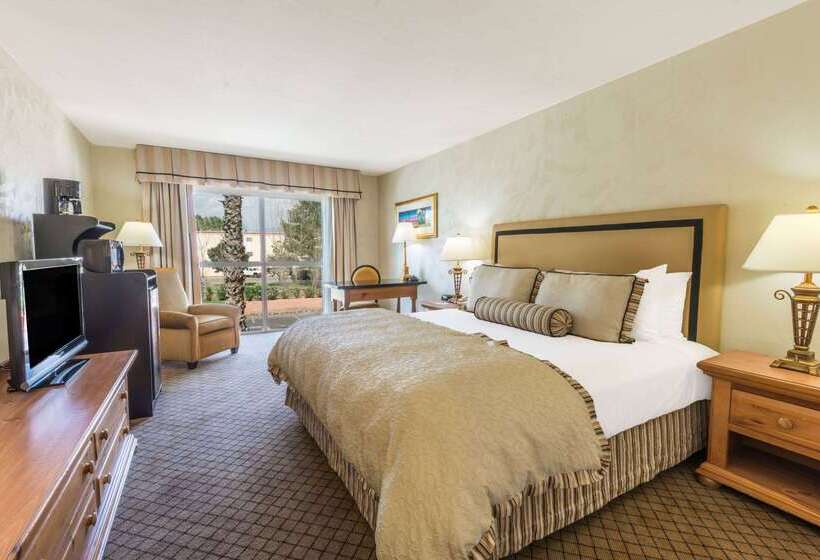 Ramada Hotel & Conference Center By Wyndham Las Cruces