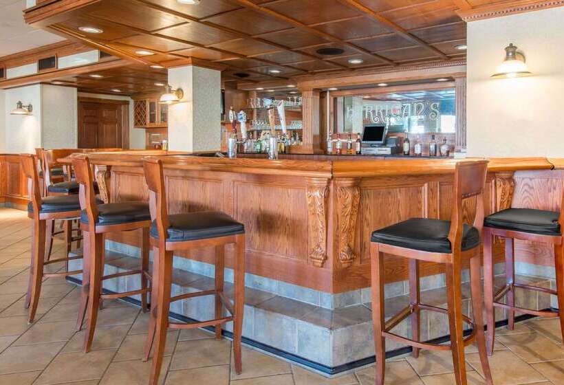 فندق Ramada By Wyndham Cumberland Downtown