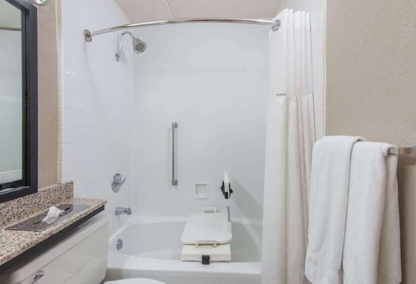 فندق Ramada By Wyndham Cumberland Downtown