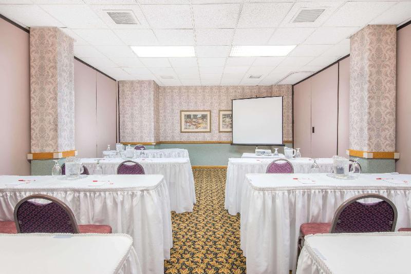 فندق Ramada By Wyndham Cumberland Downtown