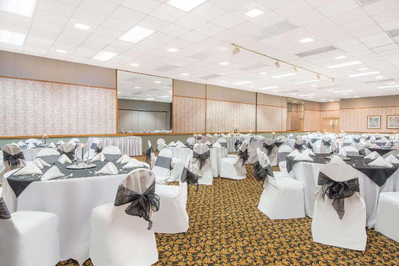 فندق Ramada By Wyndham Cumberland Downtown