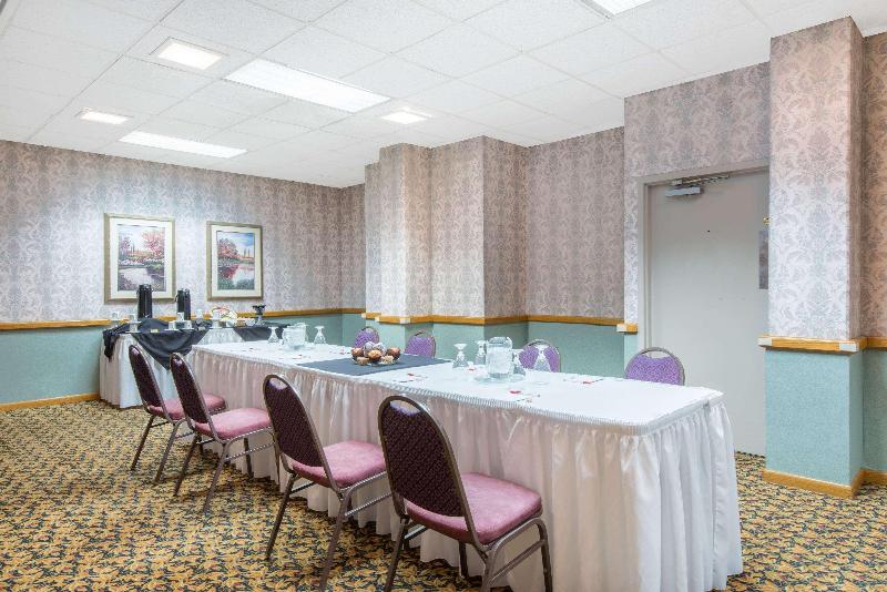 فندق Ramada By Wyndham Cumberland Downtown