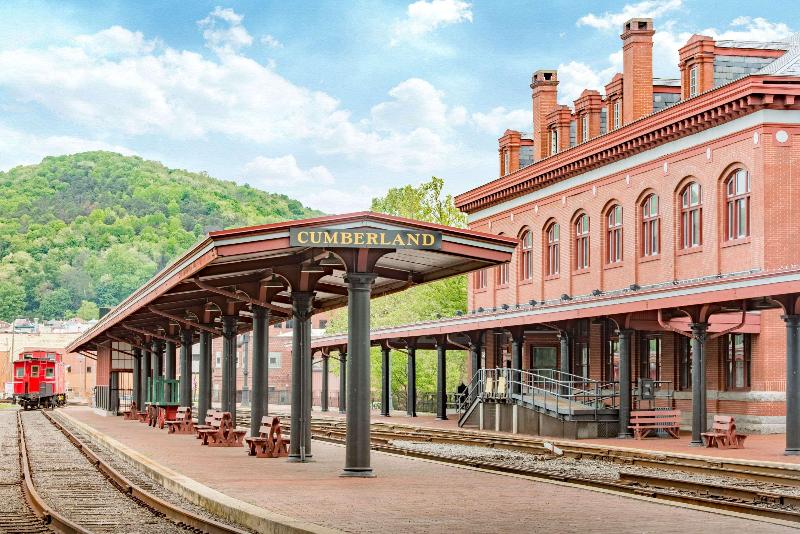 فندق Ramada By Wyndham Cumberland Downtown