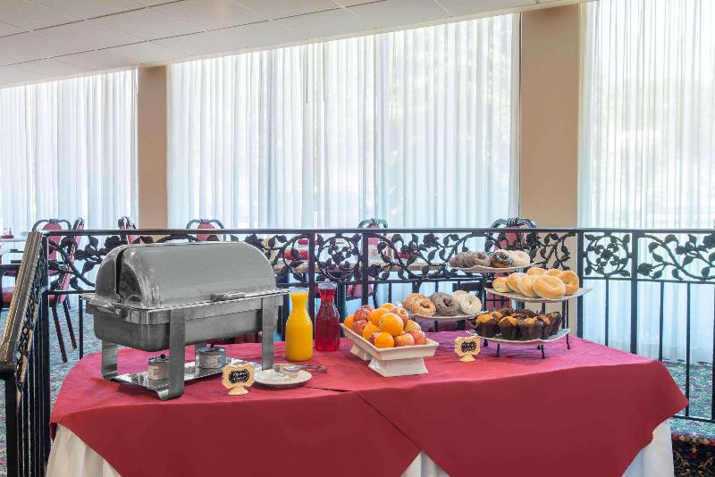 فندق Ramada By Wyndham Cumberland Downtown