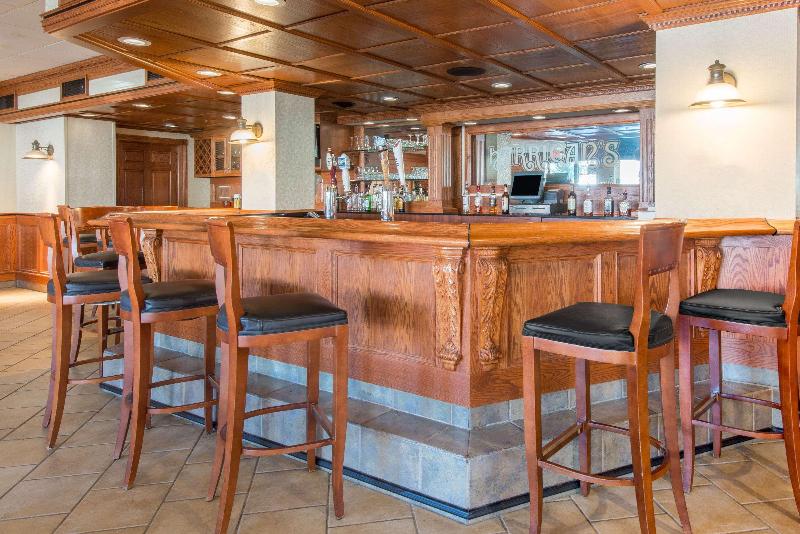 فندق Ramada By Wyndham Cumberland Downtown