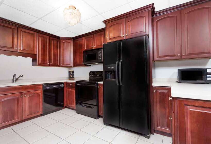 בית מלון כפרי Ramada By Wyndham Henderson/evansville