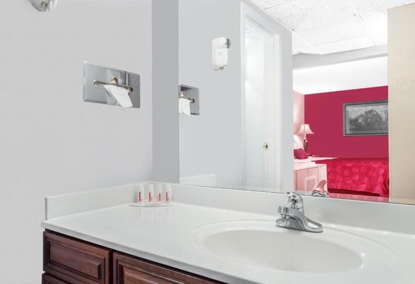 Отель Ramada By Wyndham Henderson/evansville