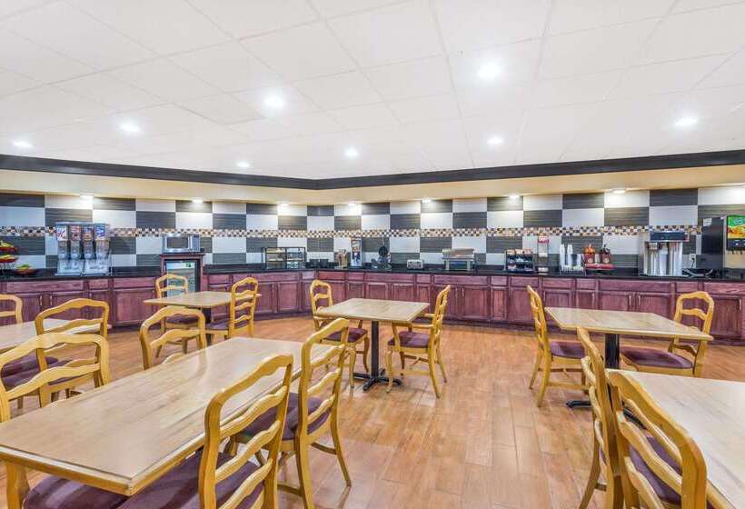 בית מלון כפרי Ramada By Wyndham Macon