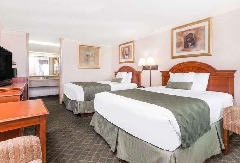 בית מלון כפרי Ramada By Wyndham Macon