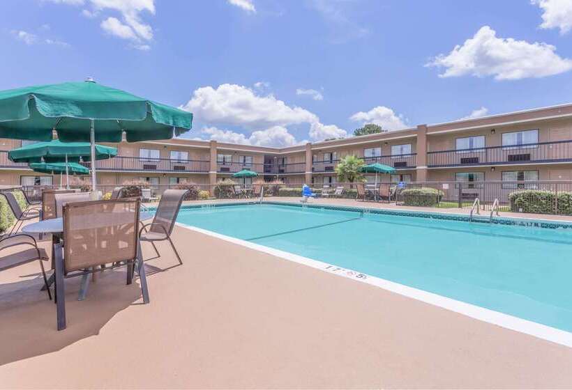 בית מלון כפרי Ramada By Wyndham Macon