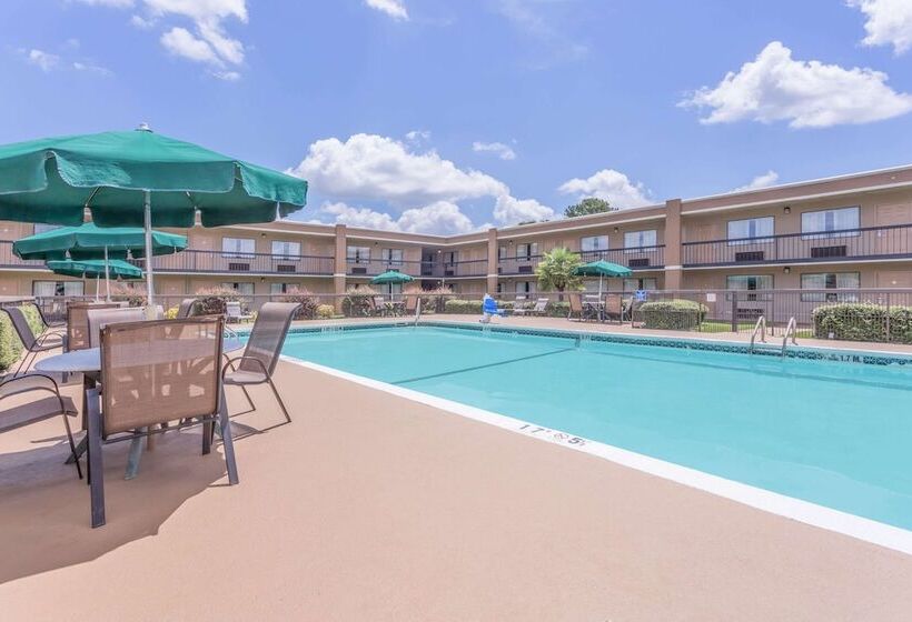 בית מלון כפרי Ramada By Wyndham Macon