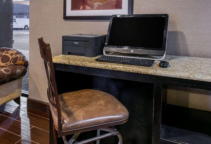 هتل Ramada By Wyndham Odessa Near University Of Texas Permian
