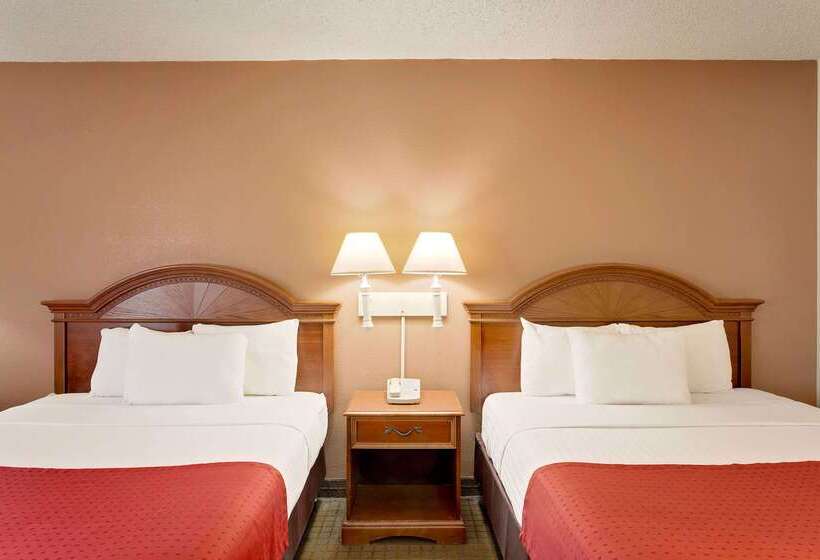 فندق Ramada By Wyndham Provo