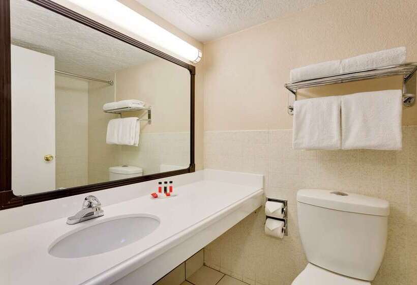 فندق Ramada By Wyndham Provo