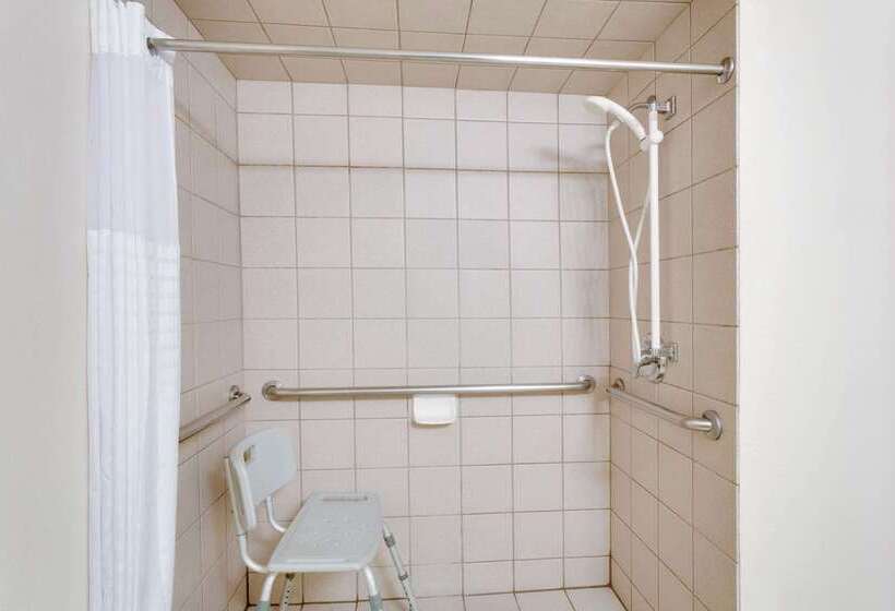 فندق Ramada By Wyndham Provo