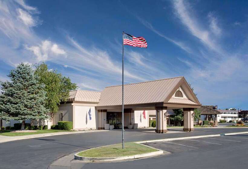 فندق Ramada By Wyndham Provo