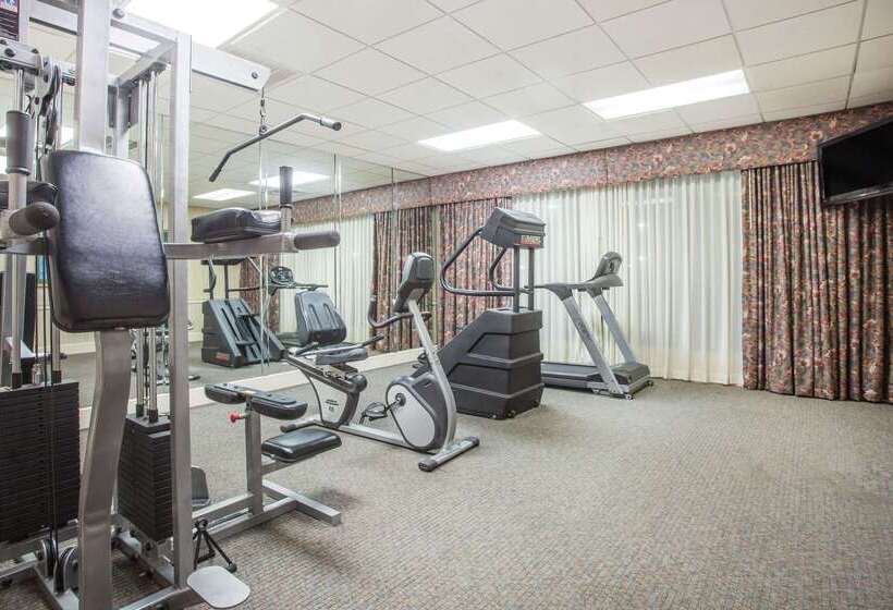 ホテル Ramada By Wyndham & Suites Warner Robins