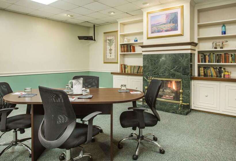 ホテル Ramada By Wyndham & Suites Warner Robins