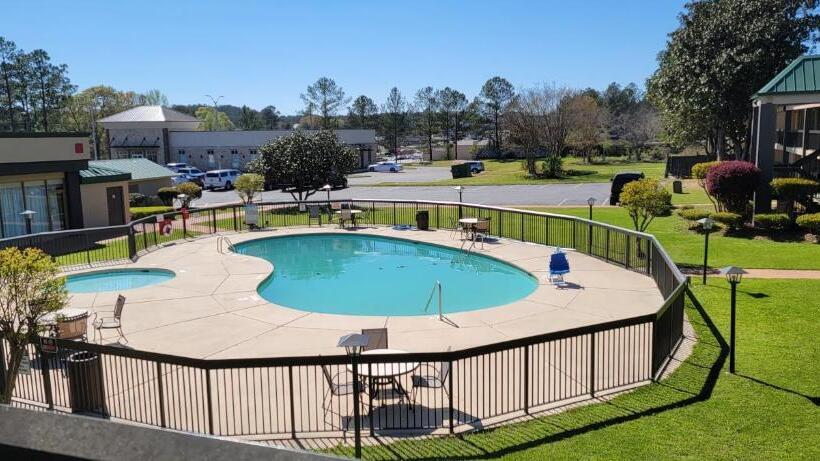 ホテル Ramada By Wyndham & Suites Warner Robins