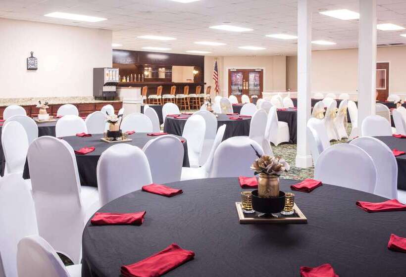 هتل Ramada By Wyndham & Suites Warner Robins
