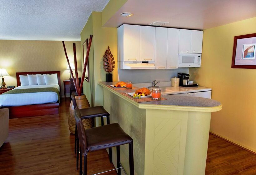 בית מלון כפרי Ramada Plaza By Wyndham Waikiki