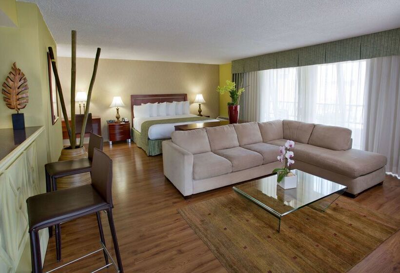 בית מלון כפרי Ramada Plaza By Wyndham Waikiki