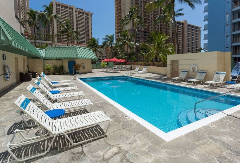 בית מלון כפרי Ramada Plaza By Wyndham Waikiki