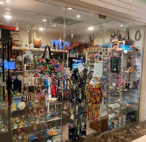 בית מלון כפרי Ramada Plaza By Wyndham Waikiki