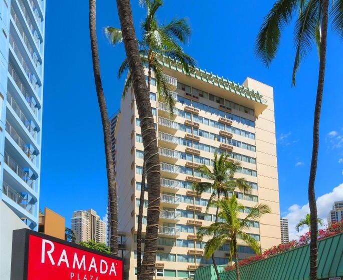 בית מלון כפרי Ramada Plaza By Wyndham Waikiki