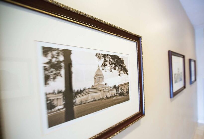 בית מלון כפרי Red Lion Inn & Suites Olympia, Governor