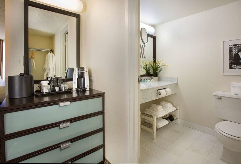 فندق Red Lion Inn & Suites Olympia, Governor