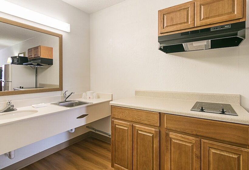 فندق Red Roof Inn Forsyth