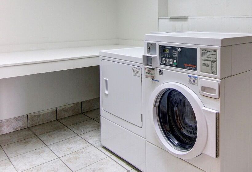 فندق Red Roof Inn Forsyth