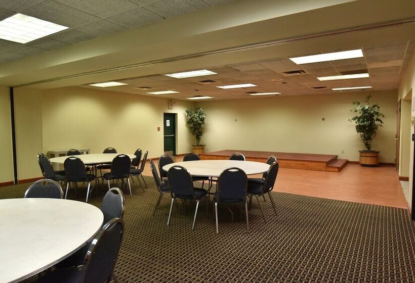 בית מלון כפרי Red Roof Winchester   Lexington East