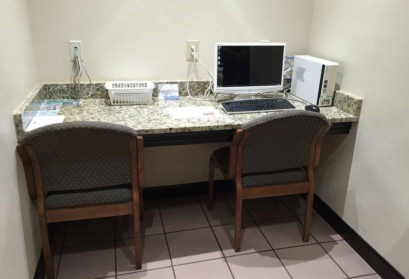 فندق Red Roof Inn & Suites Commerce  Athens