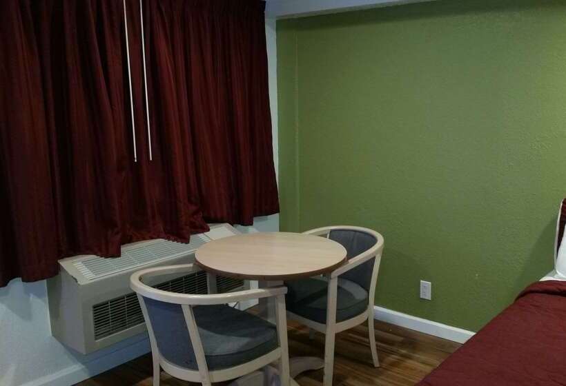 호텔 Rodeway Inn Civic Center