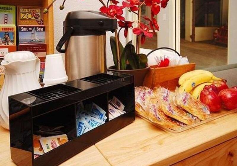 호텔 Rodeway Inn Civic Center