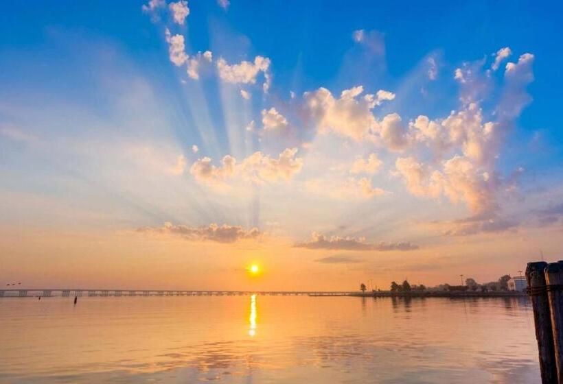 فندق Solomons Inn Resort & Marina