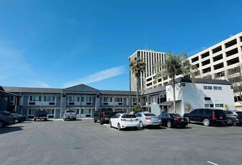 בית מלון כפרי Surestay By Best Western Fresno Central