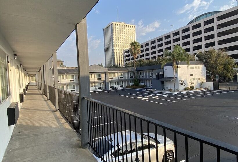 בית מלון כפרי Surestay By Best Western Fresno Central