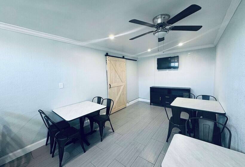 בית מלון כפרי Surestay By Best Western Fresno Central