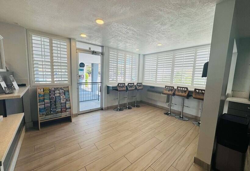 בית מלון כפרי Surestay By Best Western Fresno Central