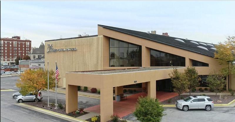 The Atrium Hotel On Third