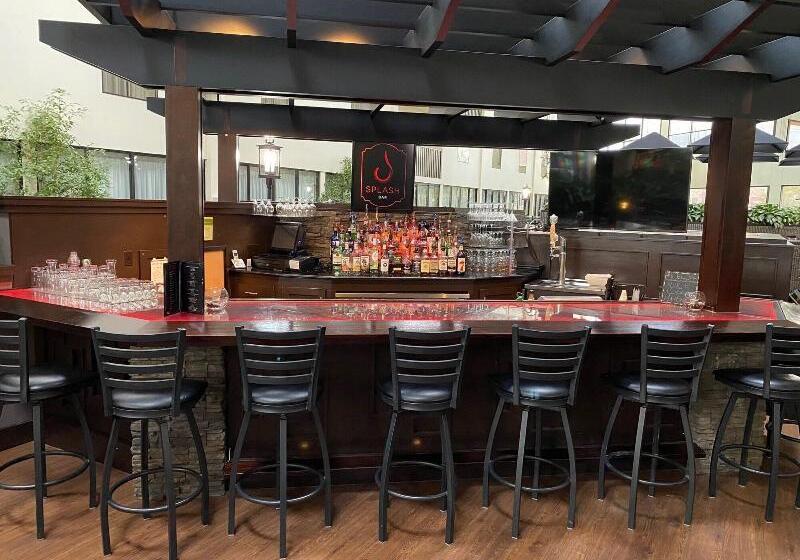 The Atrium Hotel On Third