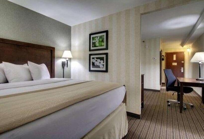 The Atrium Hotel On Third