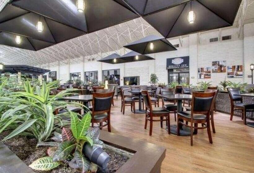 The Atrium Hotel On Third